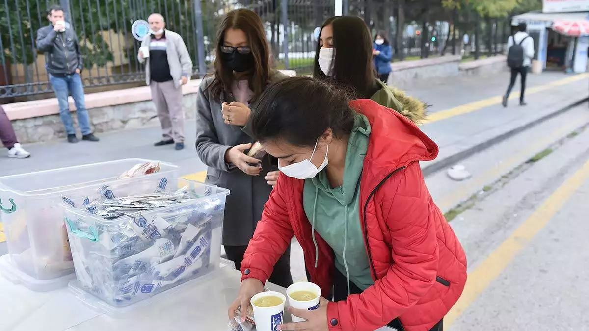 Başkentli öğrenciler güne sıcak çorba ile başlıyor