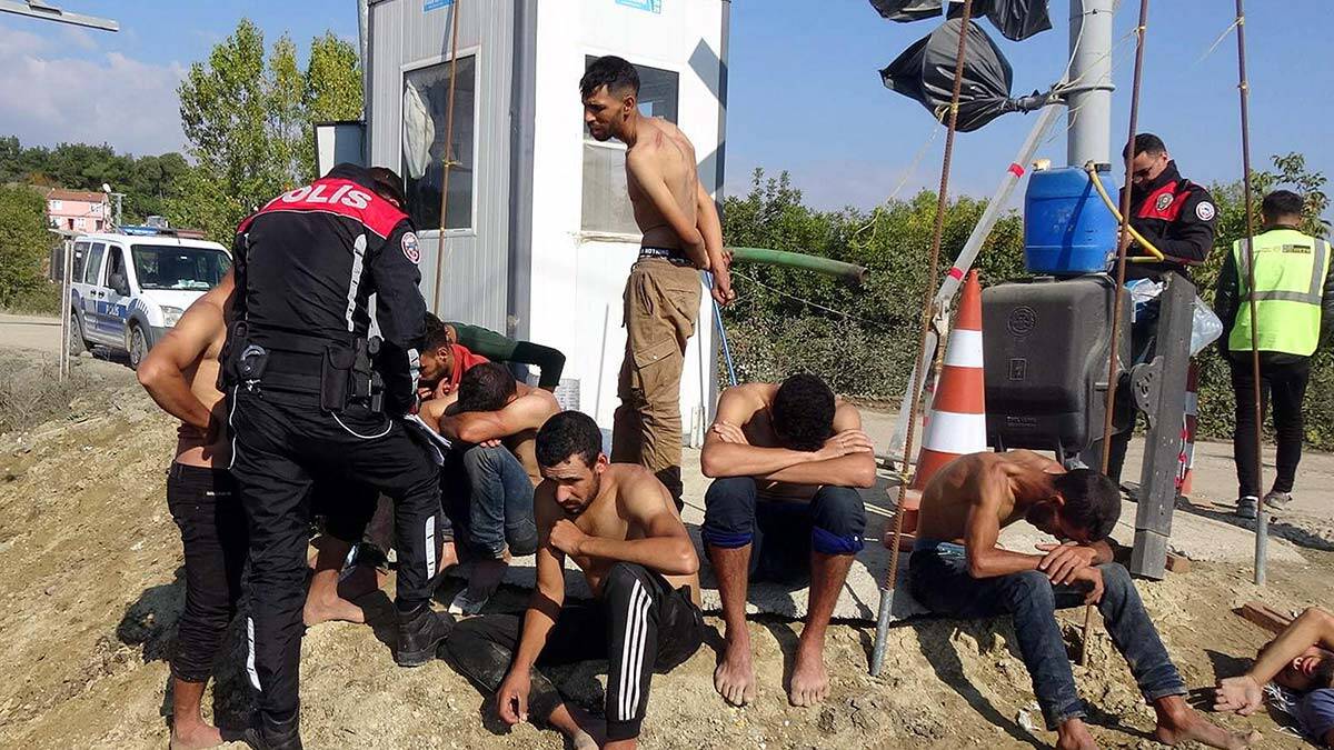 Yasa dışı göçmenlere zulüm: Para ve eşyaları alındı