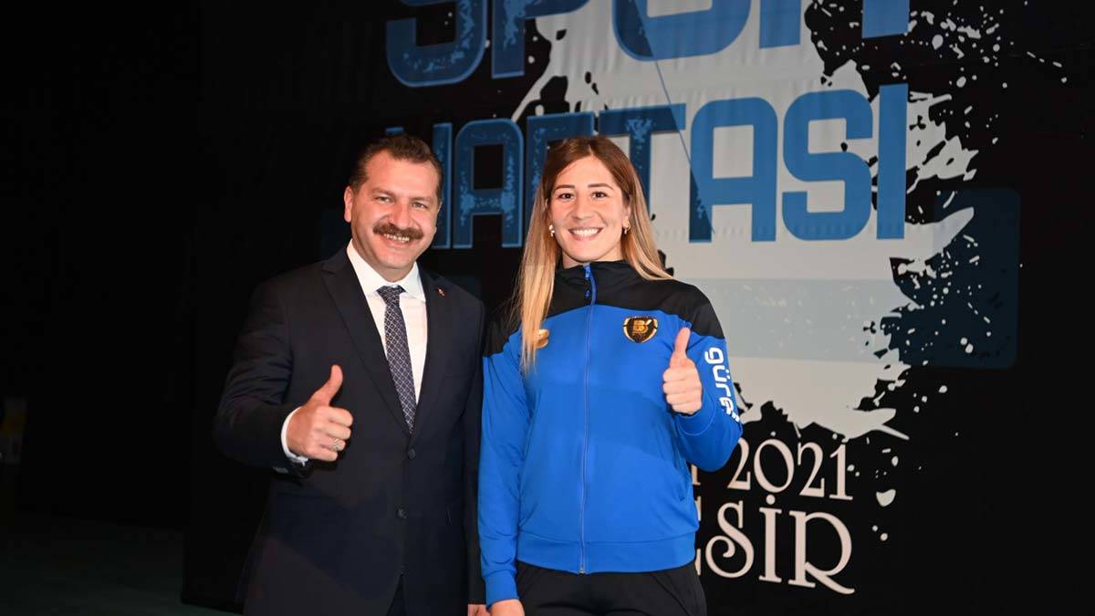 Yasemin Adar Büyükşehir Belediyespor’da