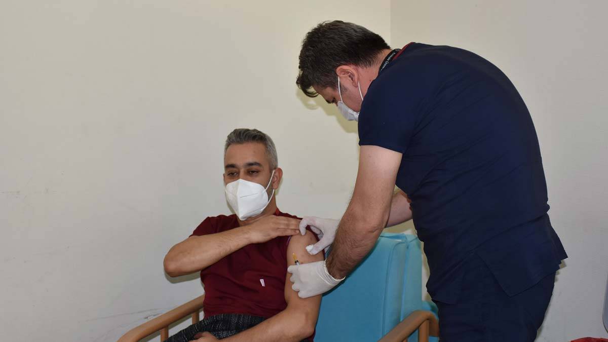 Yerli koronavirüs aşısının Faz-3'ü uygulanıyor
