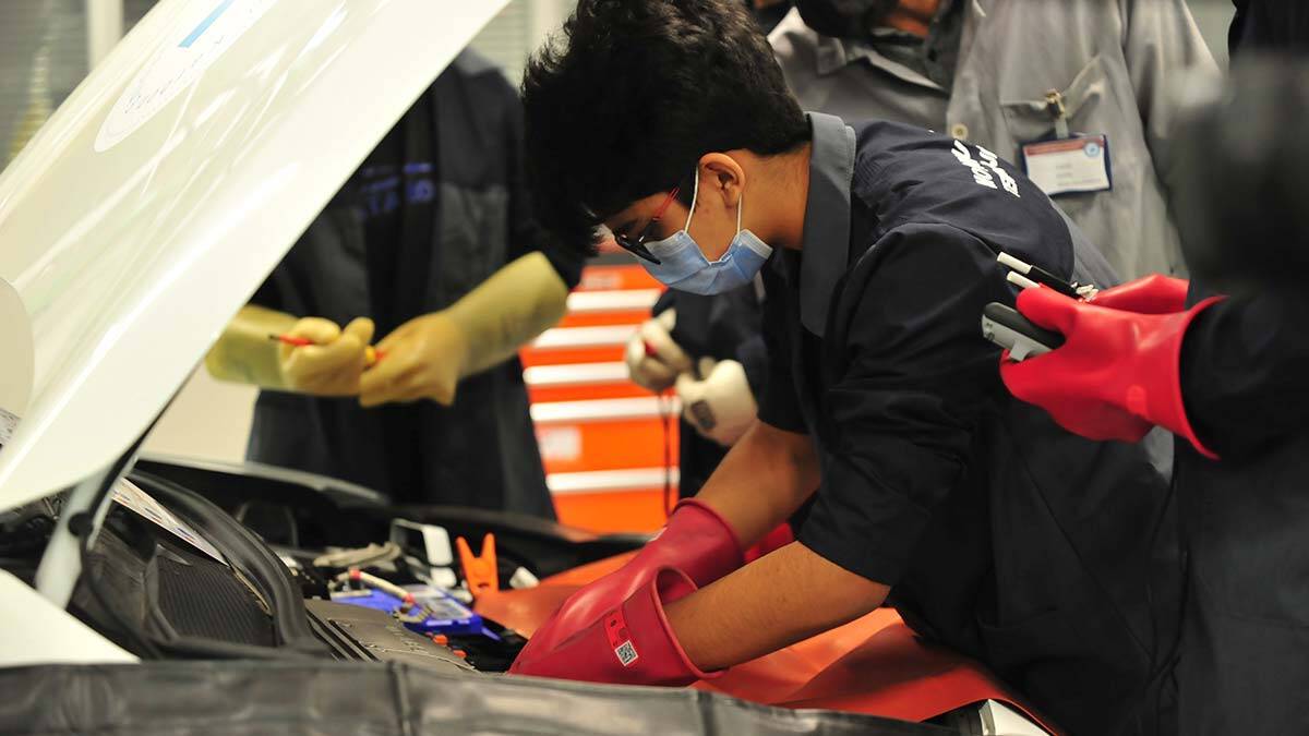 Yerli otomobili bu liseden mezun öğrenciler üretecek