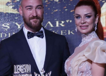 Yılın En Efsaneleri Ödül Töreni'nde ünlü geçidi