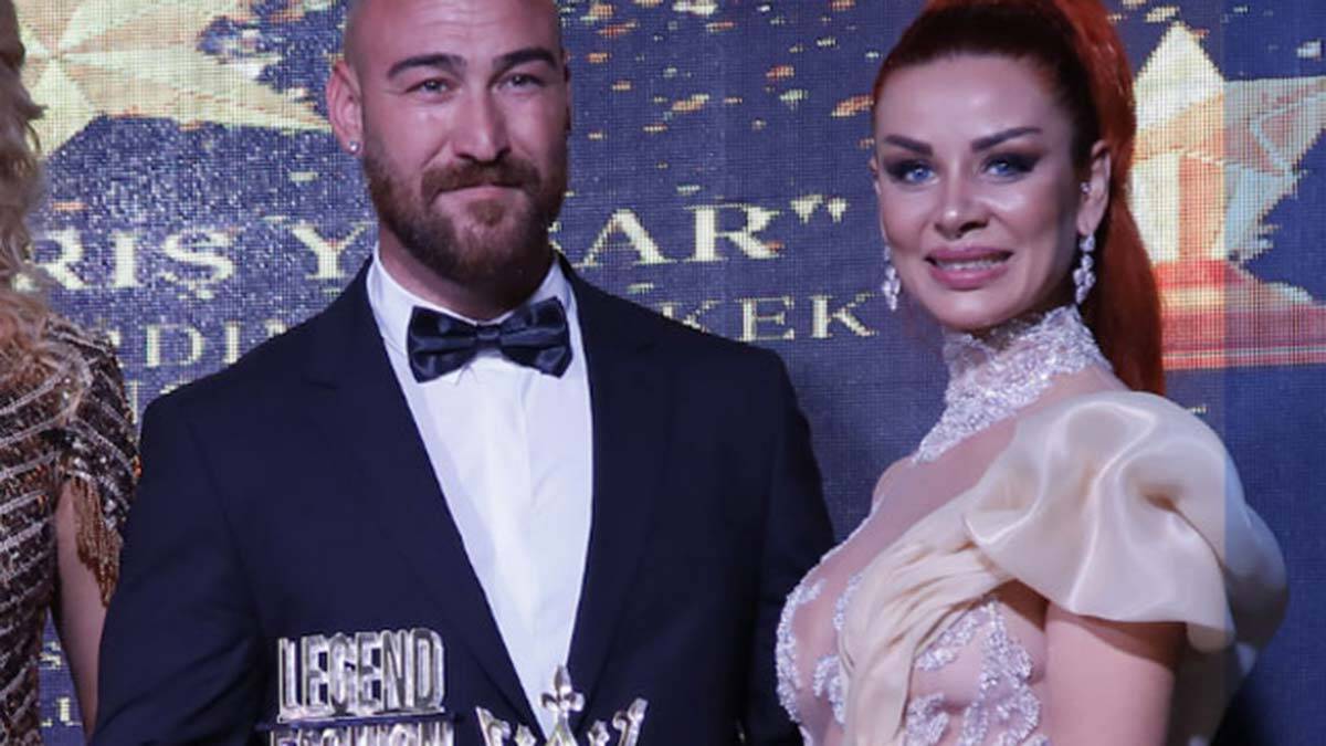 Yılın En Efsaneleri Ödül Töreni'nde ünlü geçidi