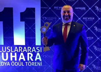 Yücel Yılmaz'a Yılın Büyükşehir Belediye Başkanı ödülü
