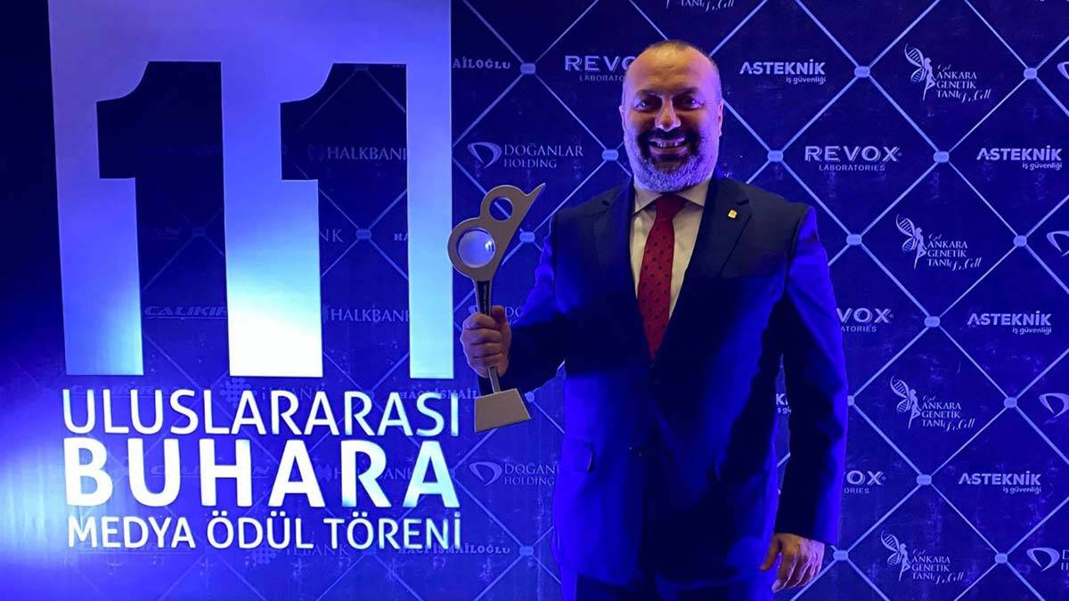 Yücel Yılmaz'a Yılın Büyükşehir Belediye Başkanı ödülü