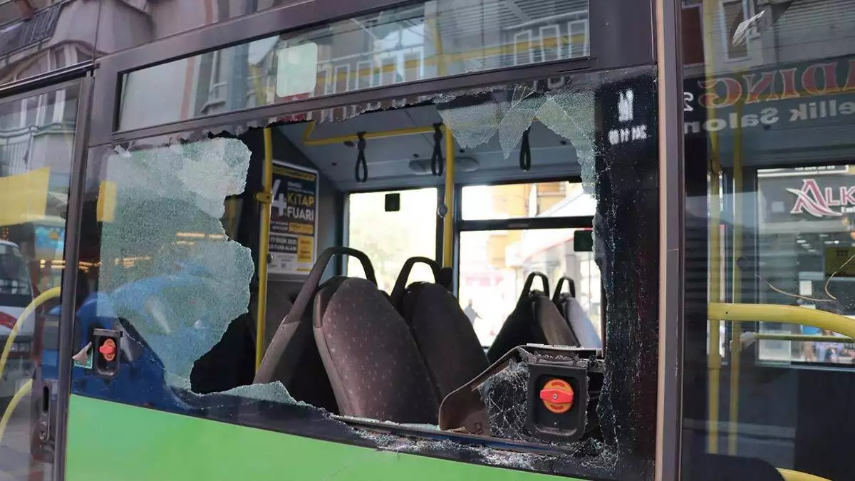 Yuk tasinan asansorun sepeti otobuse carpti 1 yarali 3 - yaşam - haberton