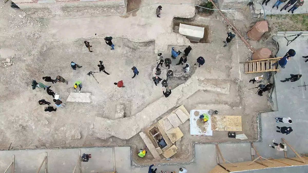 Zeytinburnunda sandik tipi mezar ve lahit bulundu - kültür ve sanat - haberton