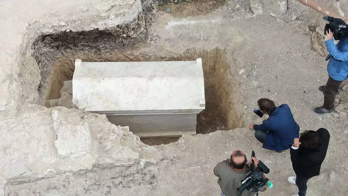 Zeytinburnu'nda sandık tipi mezar ve lahit bulundu