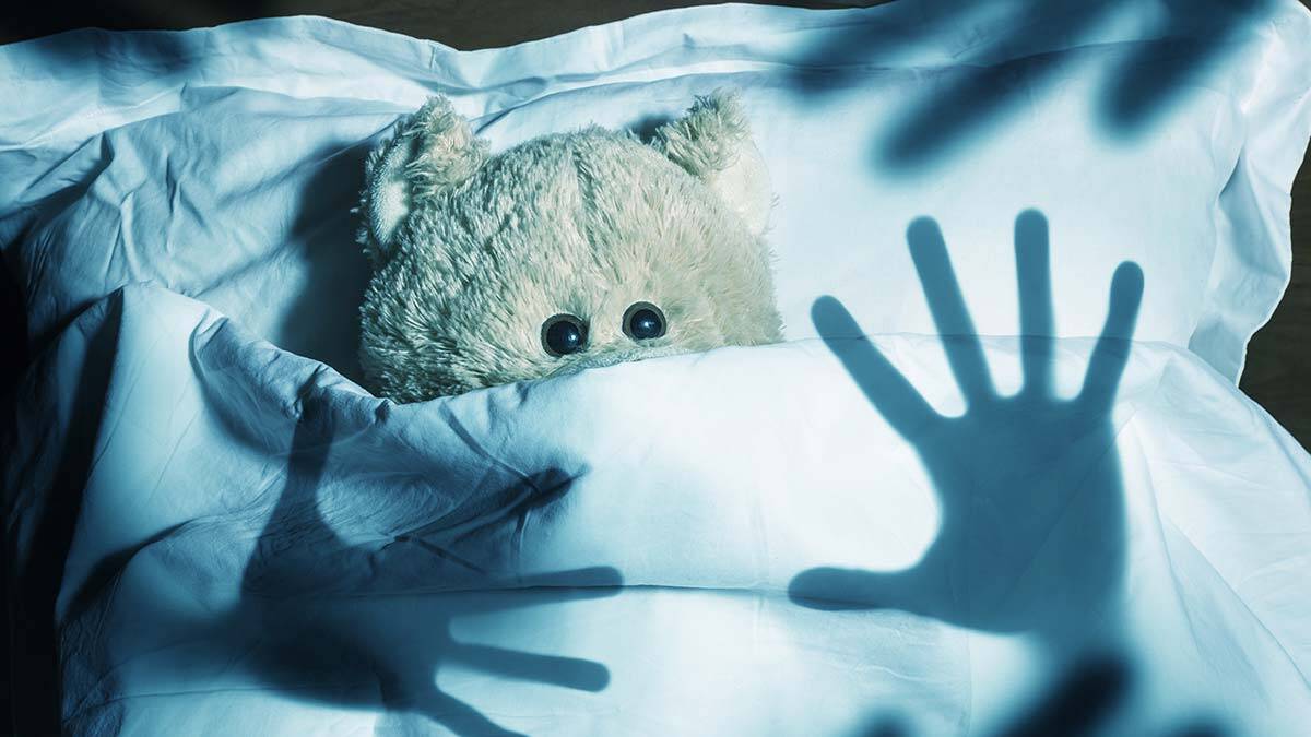 Fark edilmeyen küçük bedenler... Çocukluk kavramı; geçmişten günümüze süregelen, gelişim süreci içerisinde bulunan, insanın en masumane duygularını barındıran iyi olma halidir.  