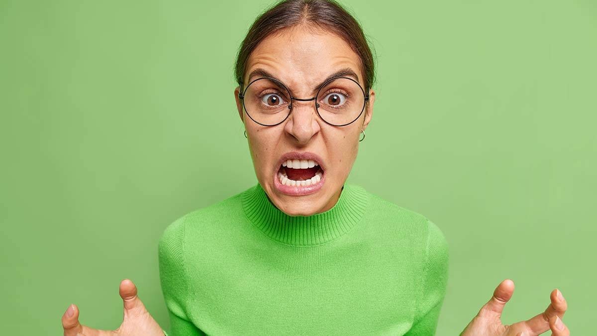 Size öfkenizi kontrol edin demeyeceğim. Öfkelenin, bağırın, yumruklayın ama bu doğal duygunuzu bastırmayın içinizdekinin çıkmasına izin verin. Öfkeniz sizi kontrol etmesin!..