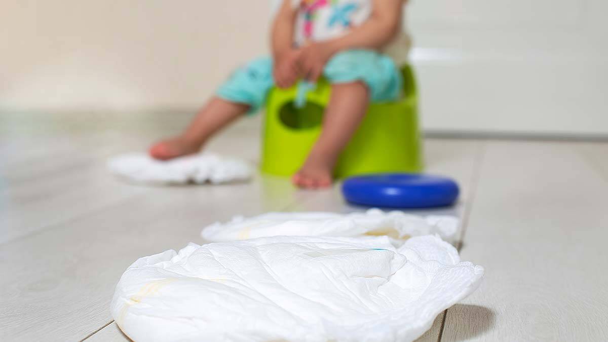 Çocuklarda tuvalet eğitimi uzun ve sabır gerektiren bir süreçtir. Tuvalet eğitiminin verilebilmesi için hem çocuğun gerekli kaslarının gelişmesi hem de zihinsel olarak bu duruma hazır olması gerekir. 