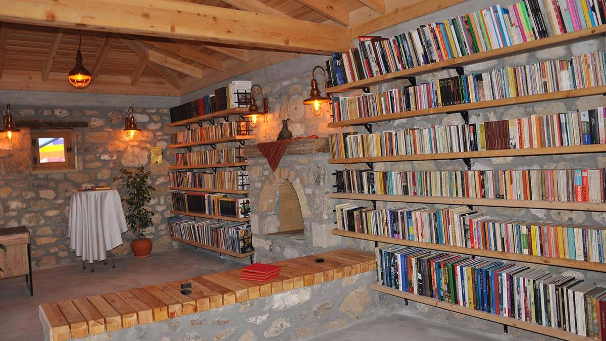 Muğla'nın Datça ilçesinde, Datça Belediyesi tarafından restore edilen eski cezaevi binası, 'Demokrasi Evi ve İbrahim Çiftçioğlu Kütüphanesi' olarak yeniden hizmete açıldı.