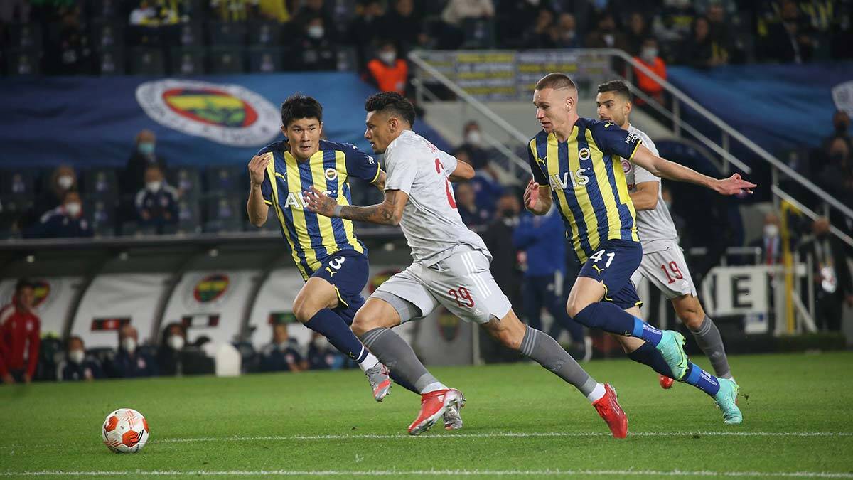 UEFA Avrupa Ligi D gurubunun ikinci haftasında, Fenerbahçe Olympiakos'a 3-0 mağlup oldu. Sarı lacivertliler guruptan çıkma iddiasını zora soktu. 