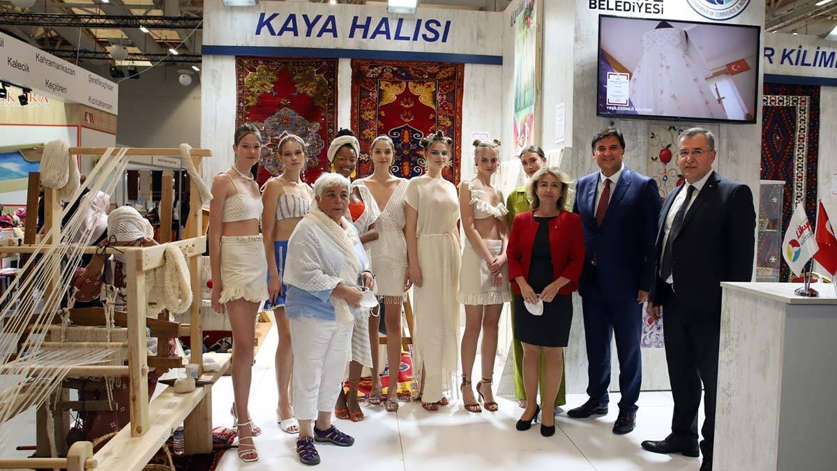 "Üzümlü Dastarı"dan yapılan kıyafetler sergilendi