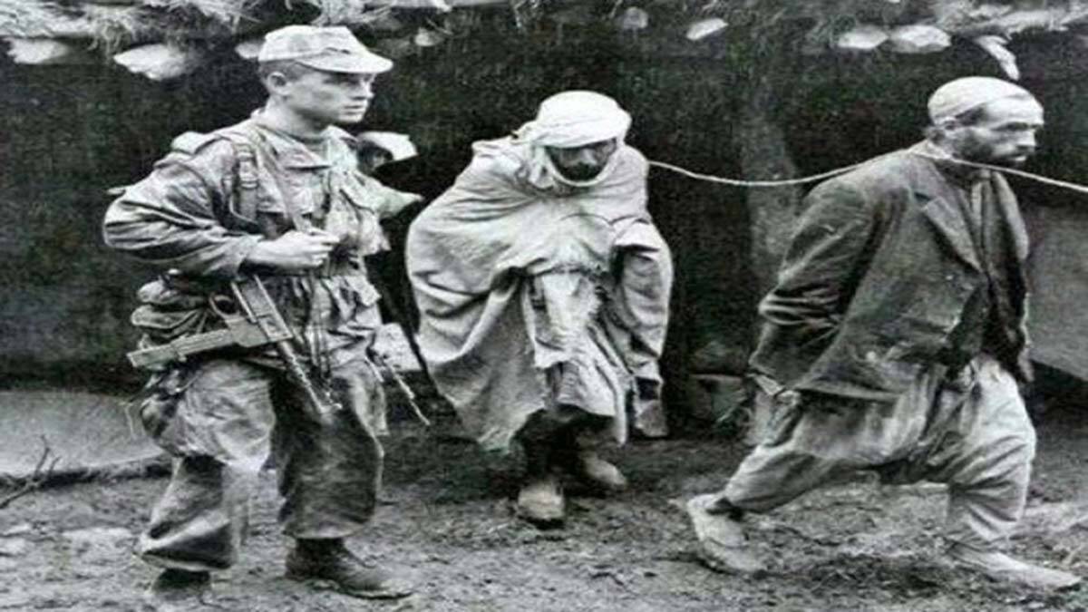 Ayakları pisliğin içinde olduğu halde, tüylerini kibirle kabartan ve mağrur duruşu ile dikkat çeken, horoz gibidir Fransa. Fransa'nın tükenmeyen yalan ve iftiraları!