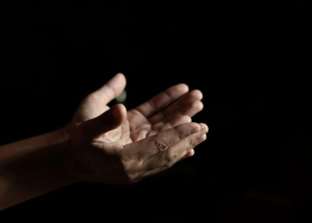 Ahlakla mı edepli olunur yoksa edeple mi ahlaklı olunur?