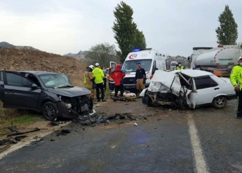 İzmir'de feci kaza: 3 ölü, 3 yaralı