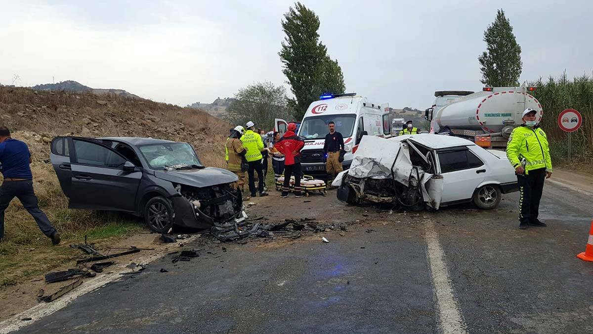 İzmir'de feci kaza: 3 ölü, 3 yaralı
