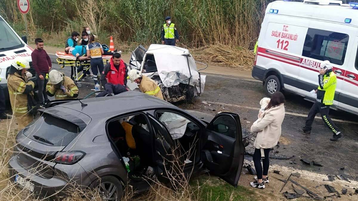 İzmir'de feci kaza: 3 ölü, 3 yaralı