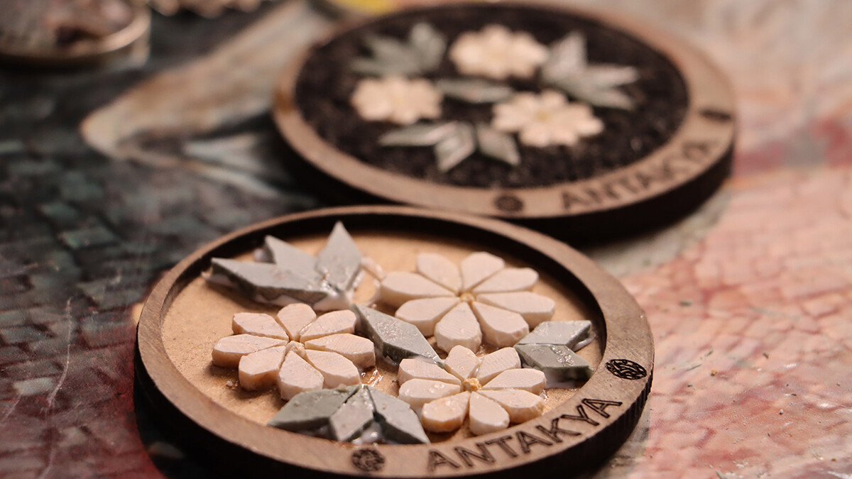 Mozaik sanatıyla tarihi eserlerin benzerlerini yapıyor