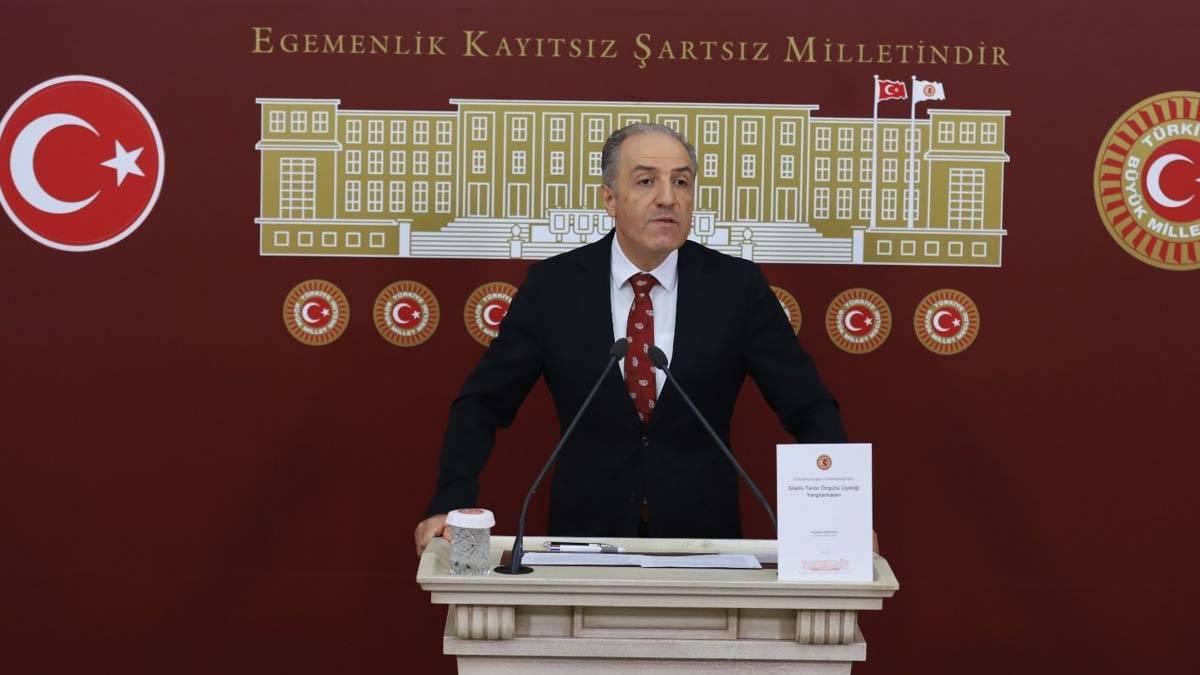 Küçük çocuğu olan kadın mahkumların cezası ertelenmeli