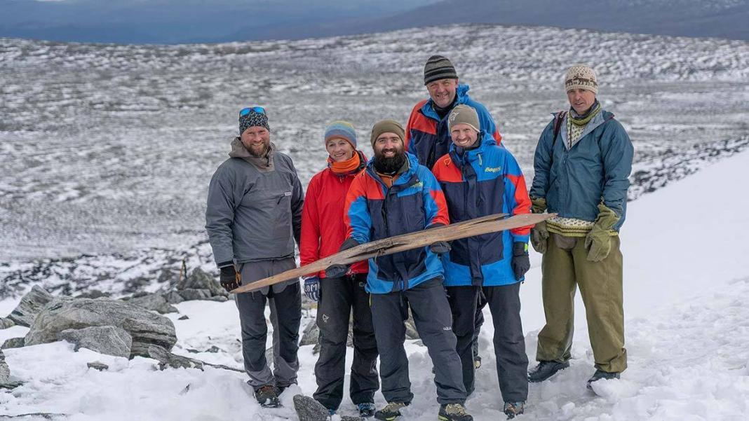 Arkeologlar, buzullarda 1300 yıllık kayak takımı buldu