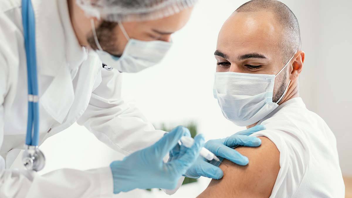 Covid-19 felaket senaryolarının
hiçbiri amacına ulaşmadığı gibi aşının var olma sürecinde ki tahminlerde 10 yıl ekarte, edildi.