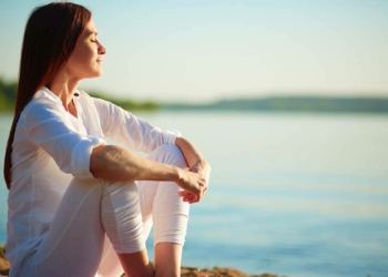 Beklerken yaşamayı unutanlara