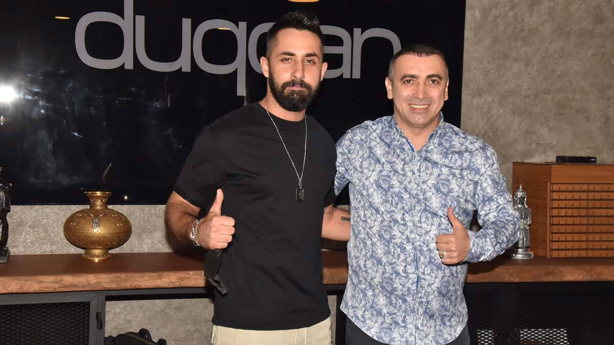 Ünlü sanatçı Sancak sevenleriyle buluştu