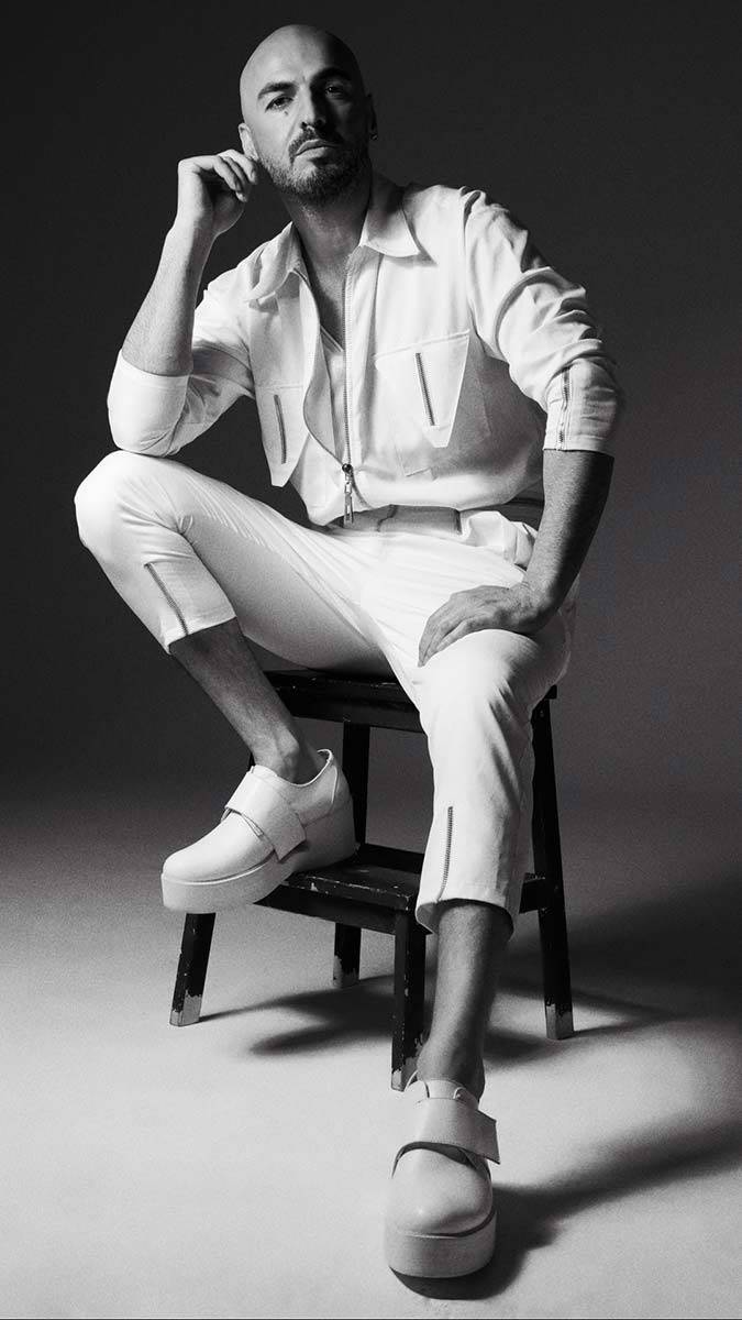 Soner Sarıkabadayı Tamamlayamayabiliyorum şarkısını yayınladı