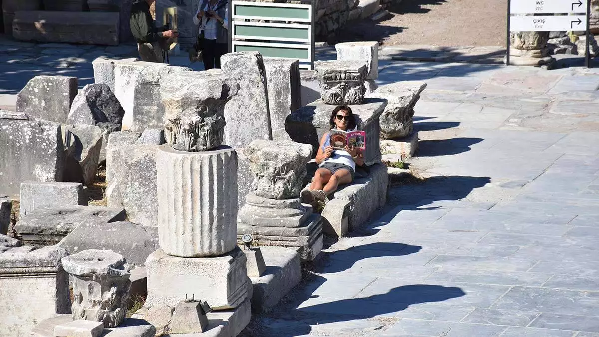 Efes antik kenti'nde pandeminin izleri siliniyor
