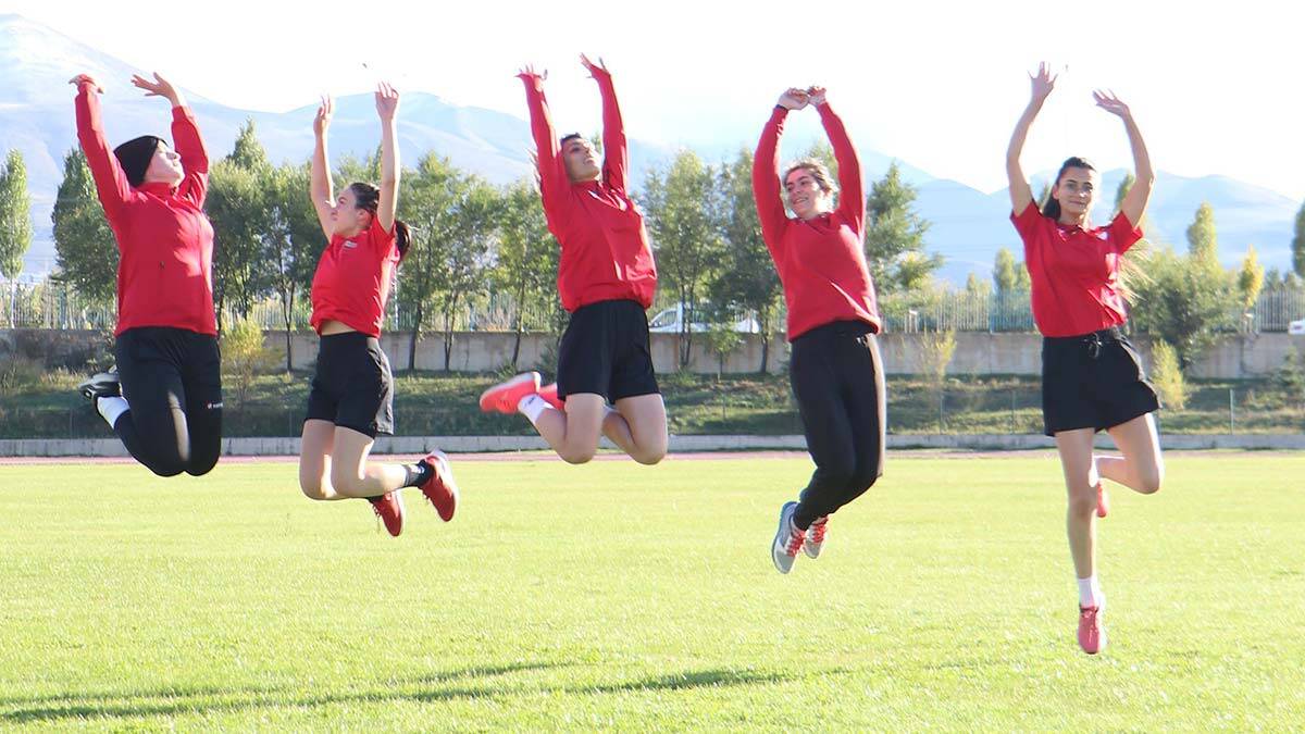 9 kadın hakem yeşil sahalarda