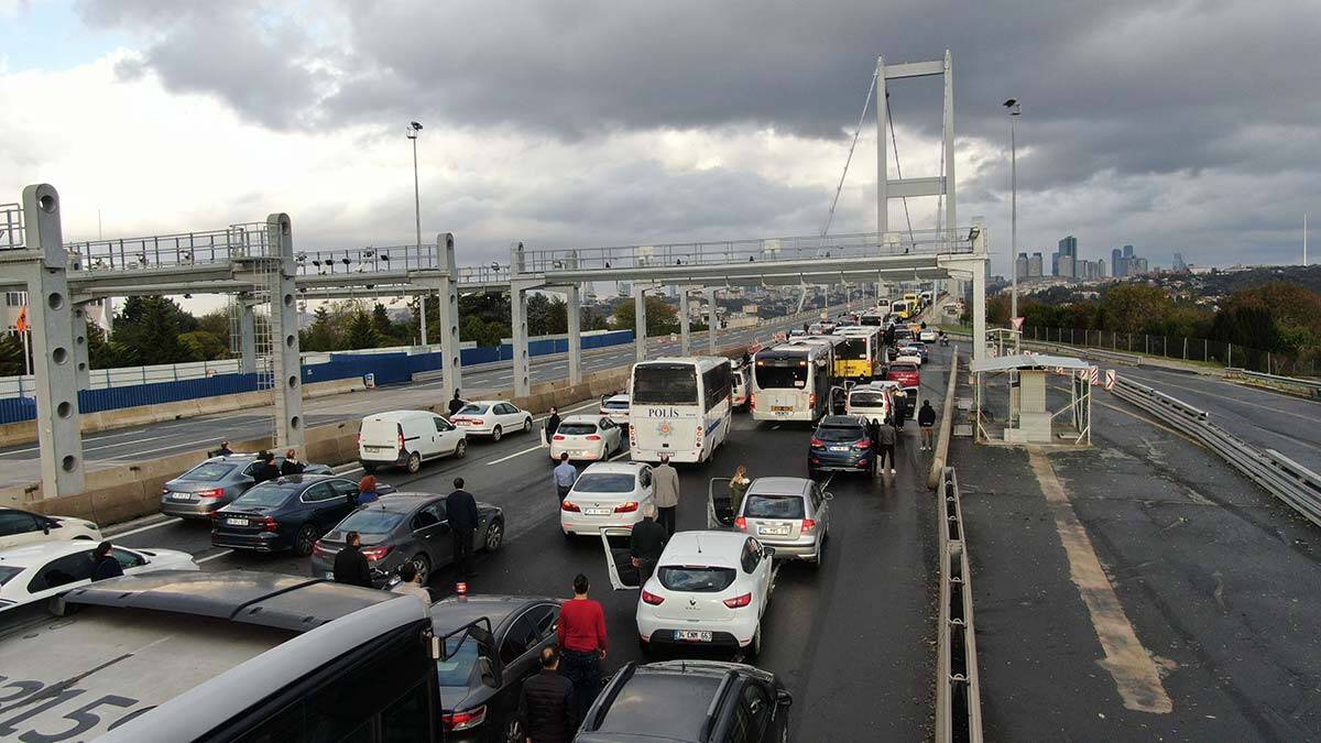 09:05'te saygı duruşunda bulunuldu