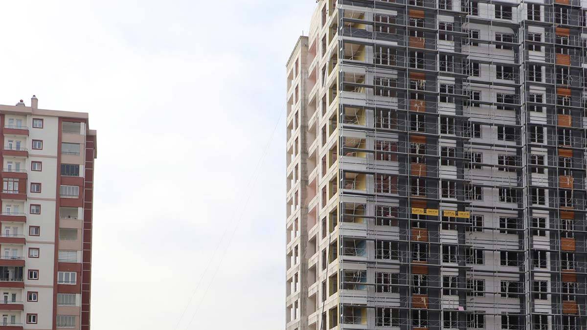 Kayseri'de, dengesini kaybederek 11 katlı inşaattan düşen düşen işçi Bedirhan Yaldız hayatını kaybetti