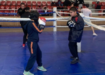 11 yaşındaki İsmail boks sayesinde yürümeye başladı