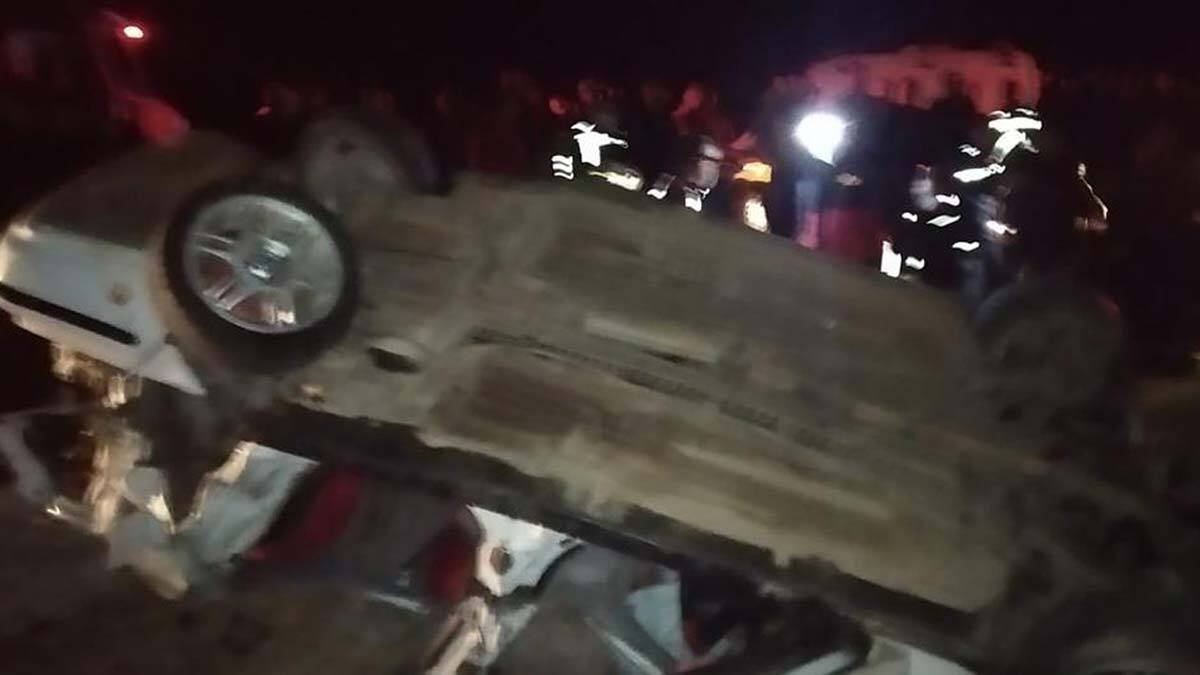 15 yaşındaki sürücü direğe çarptı: 2 ölü, 2 yaralı