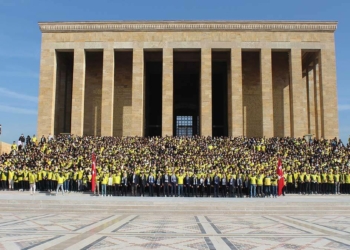 1907 Fenerbahçe Derneği ve 1907 UNİFEB'ten Ata'ya ziyaret