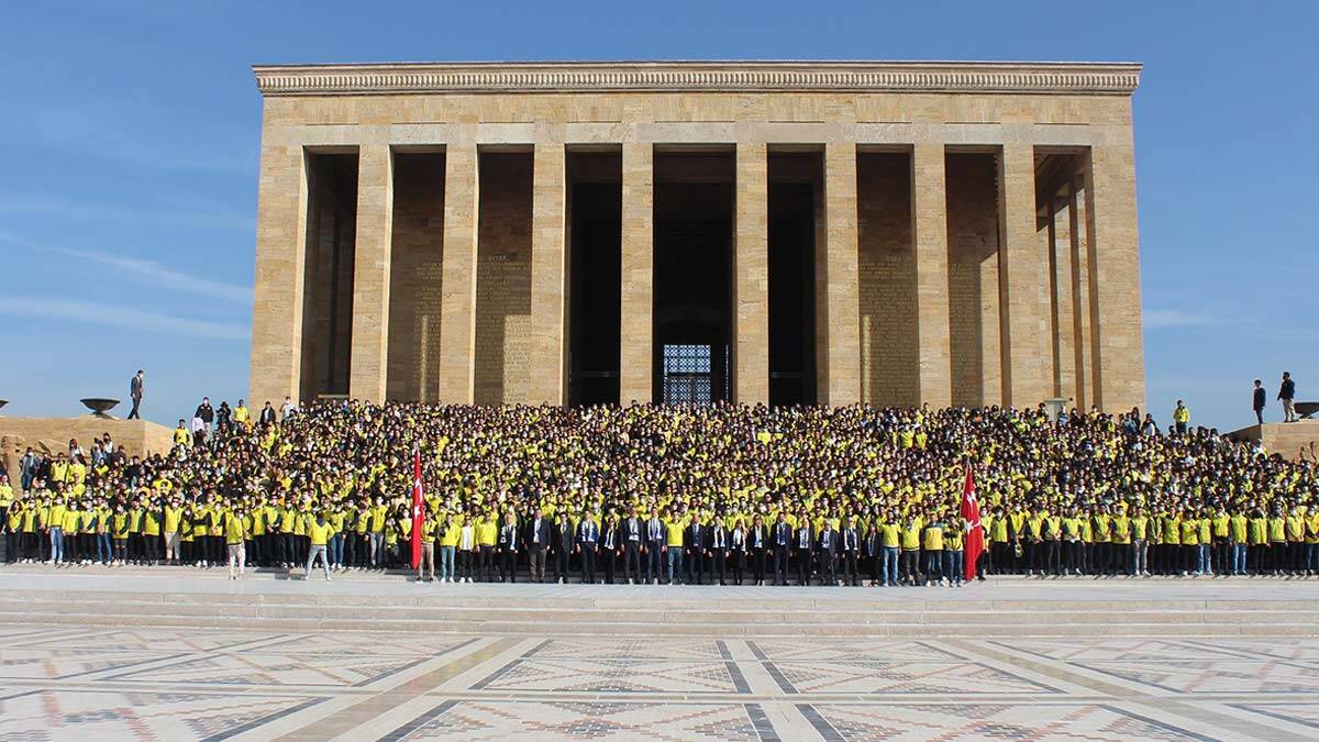 1907 Fenerbahçe Derneği ve 1907 UNİFEB'ten Ata'ya ziyaret