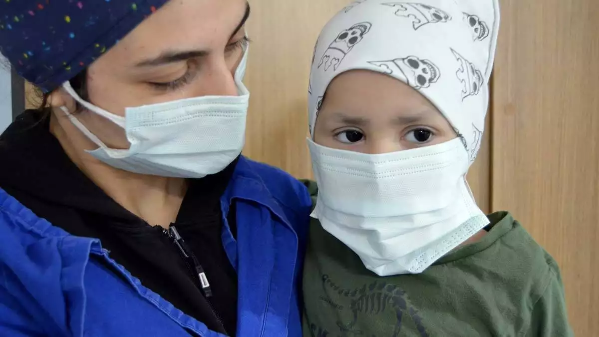 Ömer asaf, doç. Dr. Ayşenur bahadır ve ekibince yapılan başarılı operasyon sonucu sağlığına kavuştu