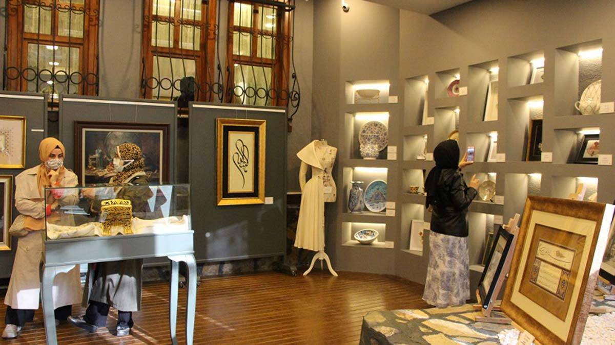 20 sanatçının 64 eseri Ustalar sergisinde