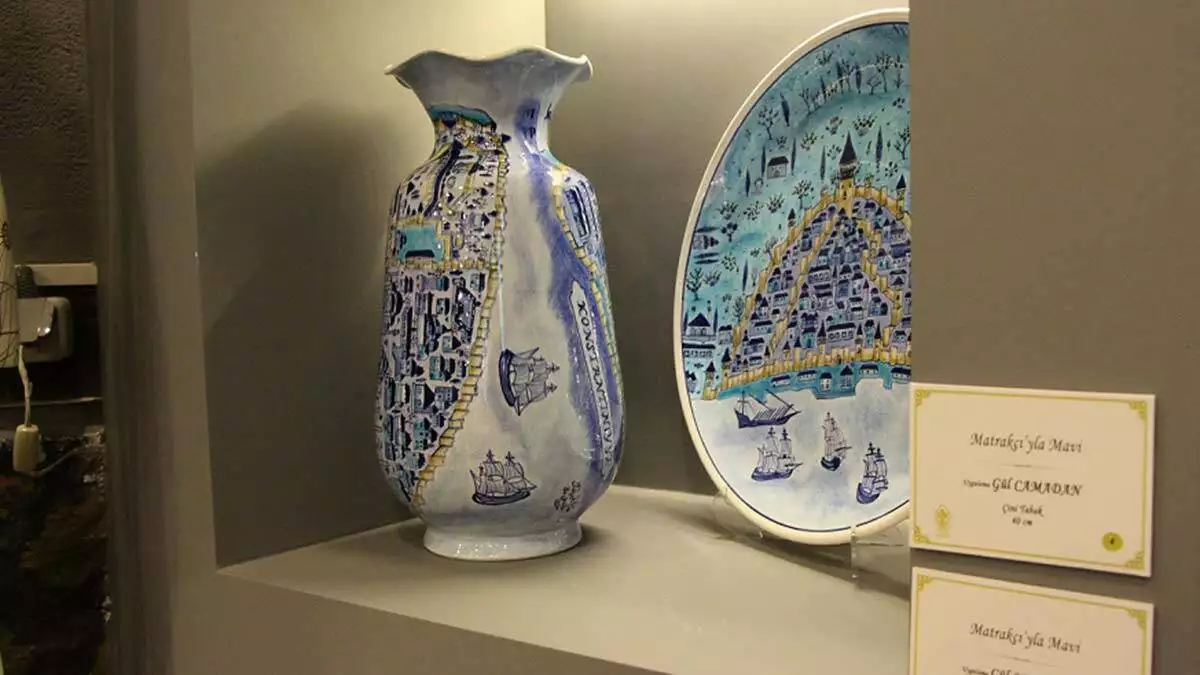 Türk kültürü ve geleneğini kağıda, porselene, kumaşa yansıtan 20 sanatçının 64 eseri, ustalar sergisinde sanatseverlerin beğenisine sunuldu.