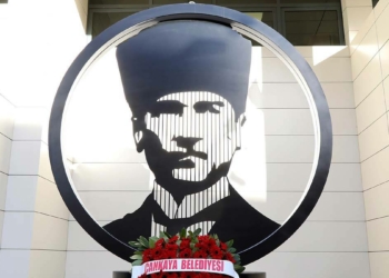 Bu ülkeyi Atatürk'ün aydınlığına kavuşturacağız
