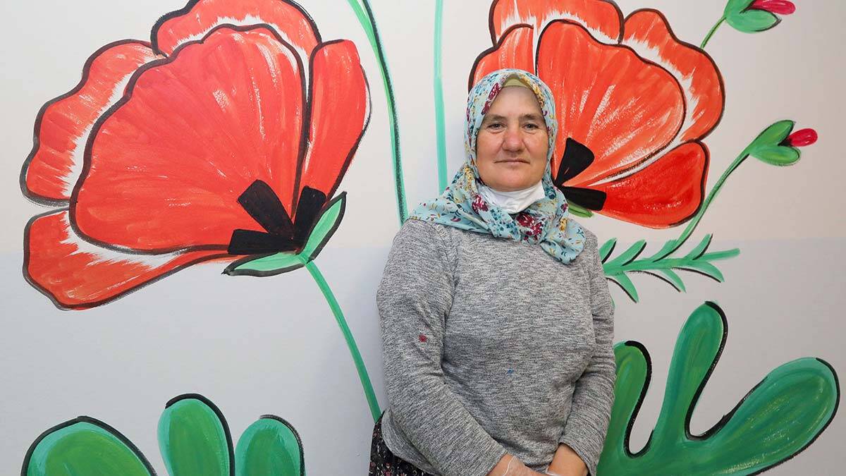 Motiflerini kadınlar için işledi