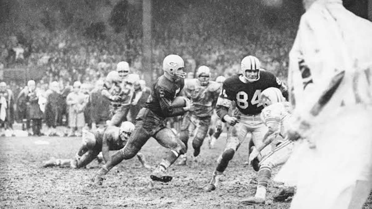 Futbolun tarihsel yol ayrımı: Nelson Mandela, Güney Afrika’nın Transkei bölgesinde yaşayan bir gençken, bir İngiliz yatılı okuluna gönderilmişti.