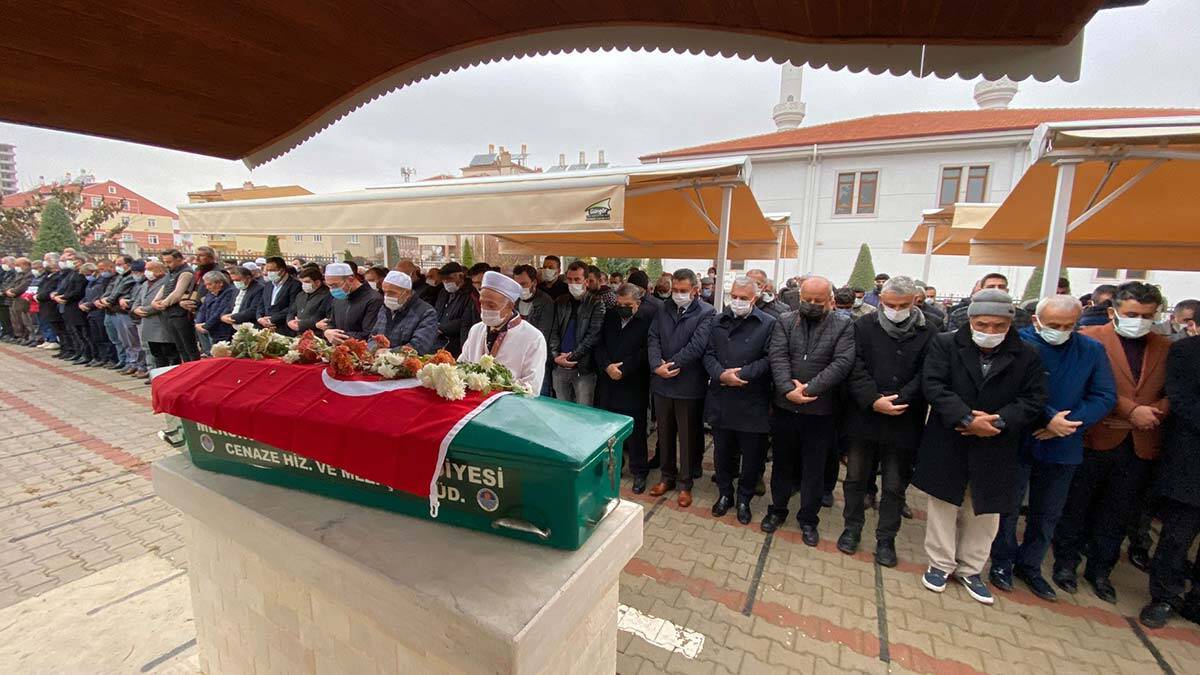 3 yaşındaki Müslüme'nin tabutu çiçekle donatıldı