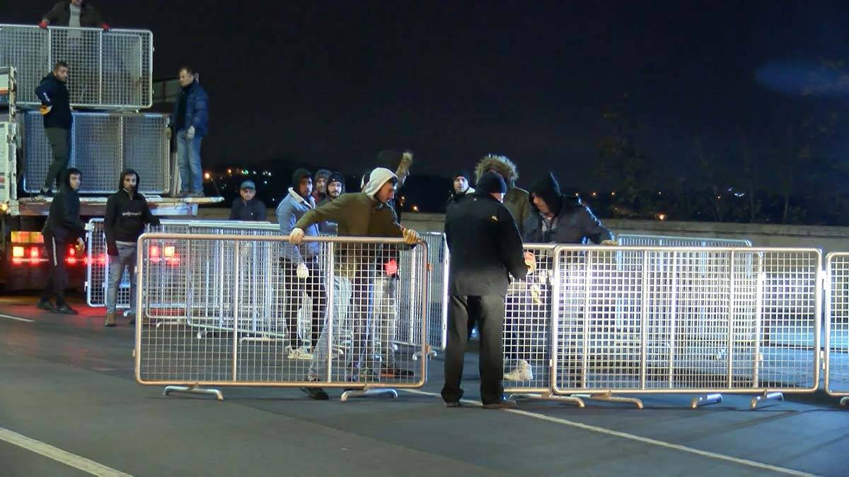 İstanbul'da, N Kolay 43. İstanbul Maratonu için yollar trafiğe kapatıldı. Maraton, Asya Kıtasında başlayıp Avrupa yakasında bitecek.