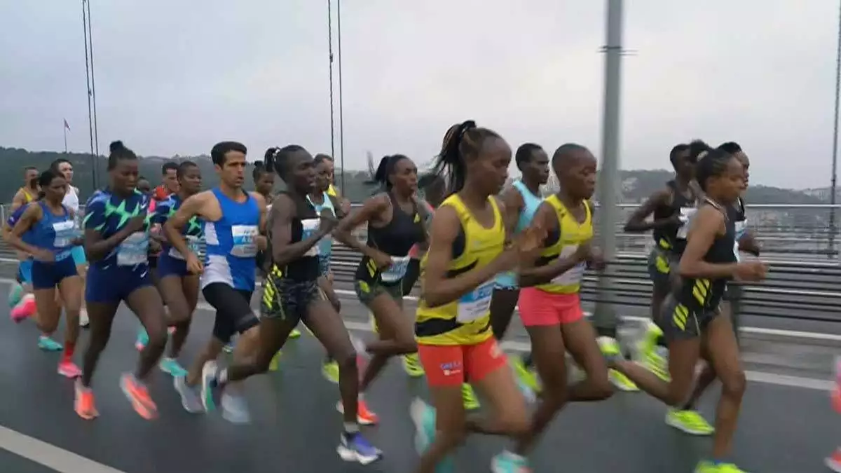 İstanbul büyükşehir belediyesi iştiraki spor i̇stanbul tarafından organize edilen, 43. N kolay i̇stanbul maratonu'nda start verildi.  