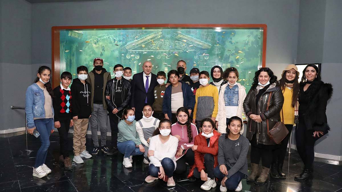 Turgut Altınok Kars Sarıkamış'tan gelen öğrencileri ağırladı