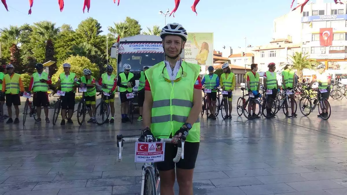 630 kilometre pedal çevirip aydın'ın toprağını anıtkabir'e götürecekler.