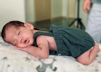 648 gram doğan Umut bebek hayata tutundu